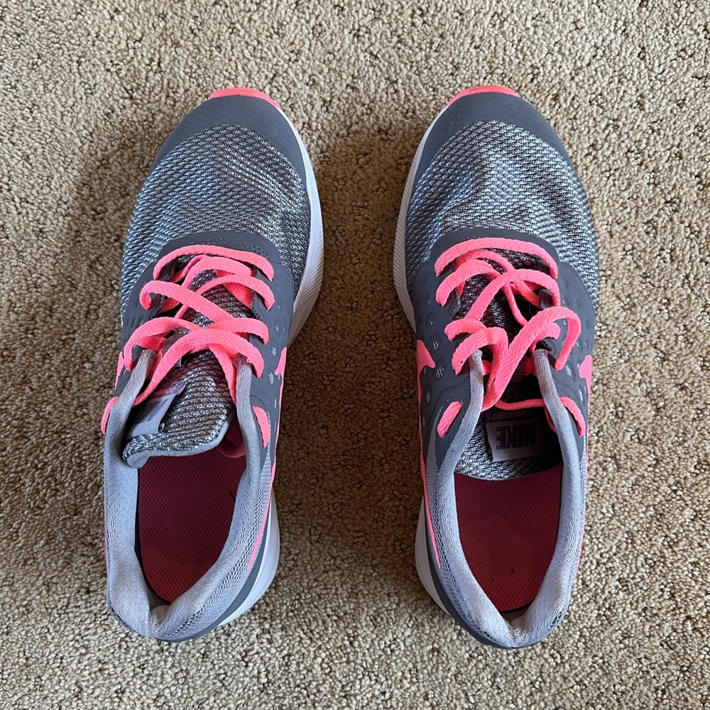 Nike kids girls Revolution 4 tennis shoes size 4.5y